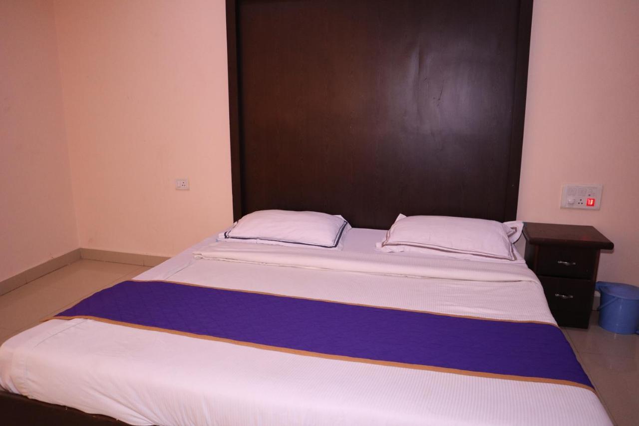 Smilestay Bns Lodge Bangalore Buitenkant foto