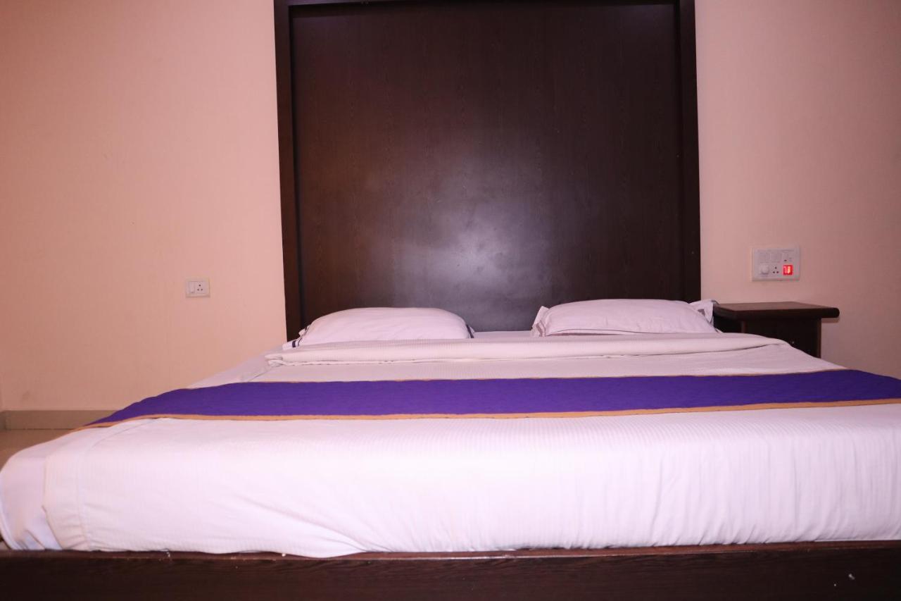 Smilestay Bns Lodge Bangalore Buitenkant foto