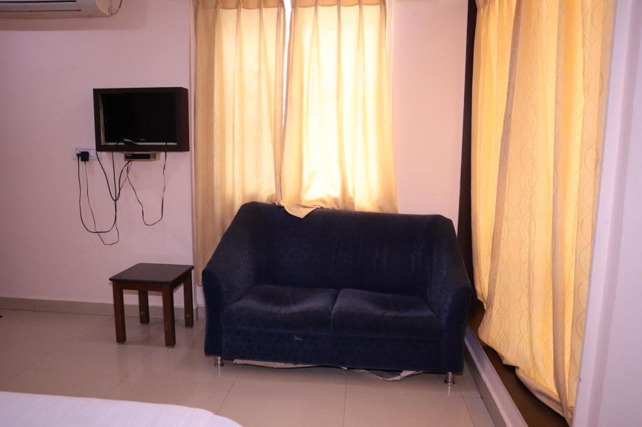 Smilestay Bns Lodge Bangalore Buitenkant foto